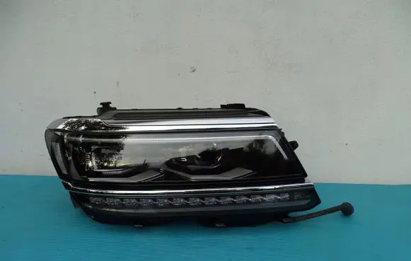 Volkswagen Tiguan Headlight/headlamp 5NN941082C
