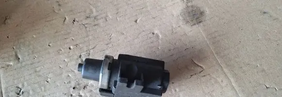 BMW 5 E39 Turbo solenoid valve 72190323