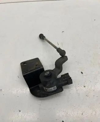 Headlight/headlamp level sensor