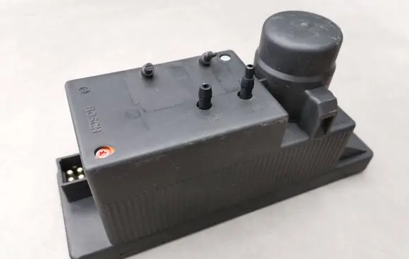 Mercedes-Benz E W210 Central locking vacuum pump 2108000048 0132006338