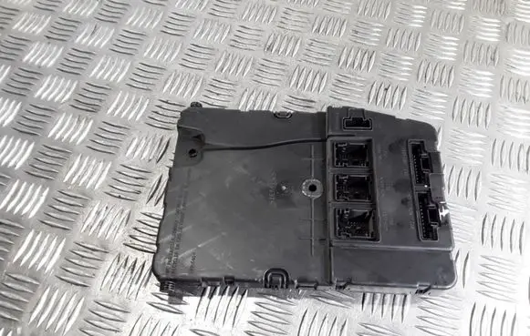 Renault Scenic II - Grand scenic II Fuse module 8200306434 S118400220C