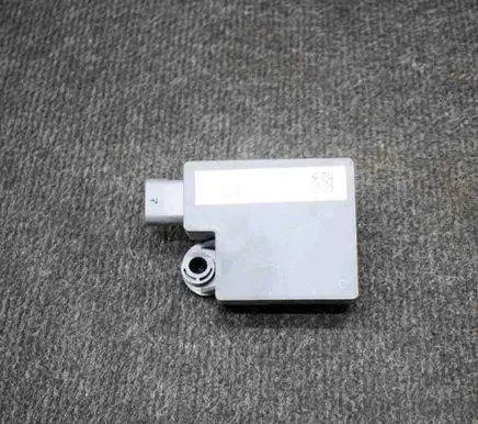 Tesla Model 3 Other devices 109785500E