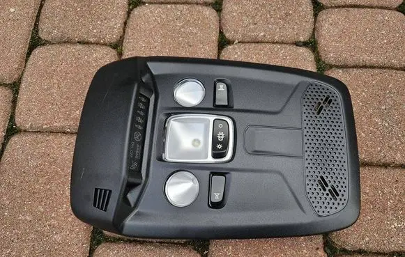Opel Mokka B Front seat light 9823297880