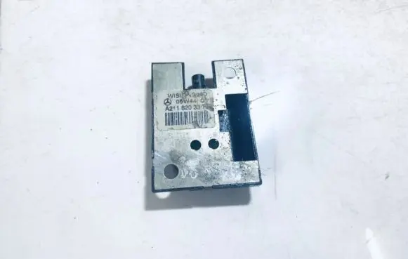 Mercedes-Benz E W211 Antenna control unit a2118203375