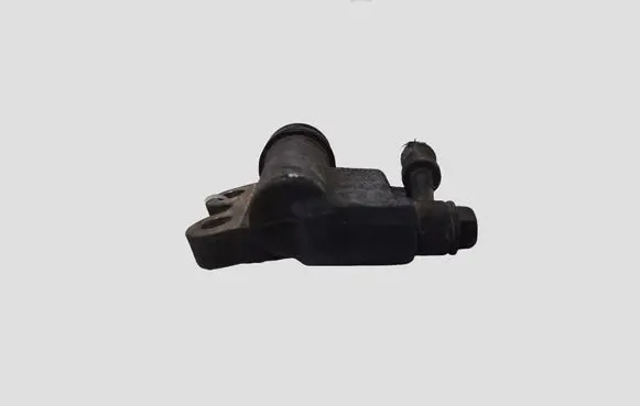Nissan X-Trail T30 Clutch slave cylinder