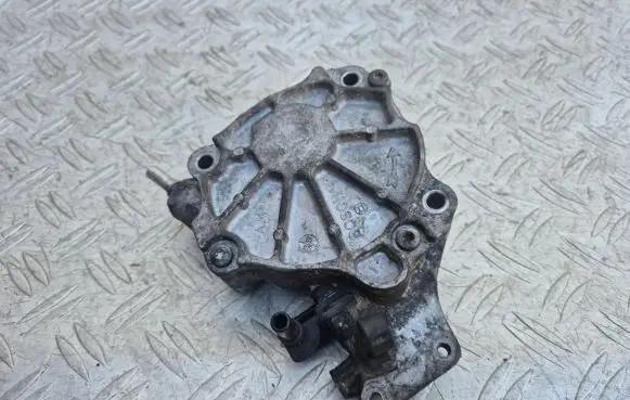 Land Rover Freelander 2 - LR2 Vacuum pump D171B1B