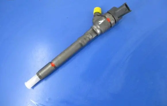 Hyundai Trajet Fuel injector 33800-27010