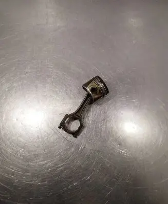 Volkswagen Touran I Piston with connecting rod