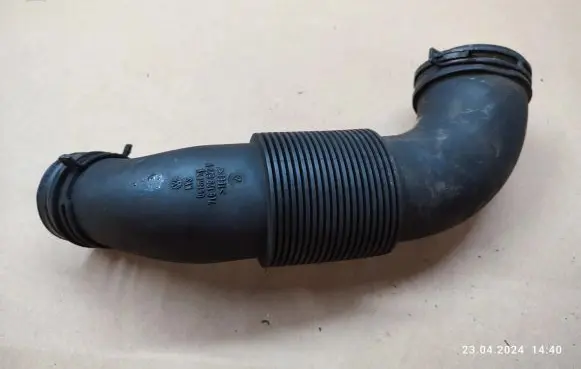 Audi Q7 4L Air intake hose/pipe 7L6129627