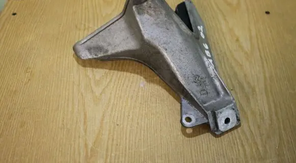 Audi A4 S4 B6 8E 8H Engine mounting bracket 8E0199308D