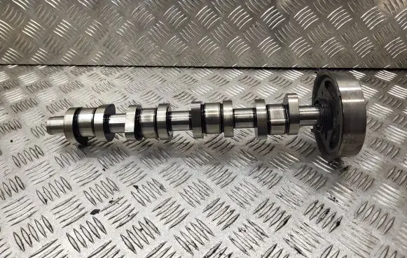 Volkswagen PASSAT B5.5 Camshaft 038109239
