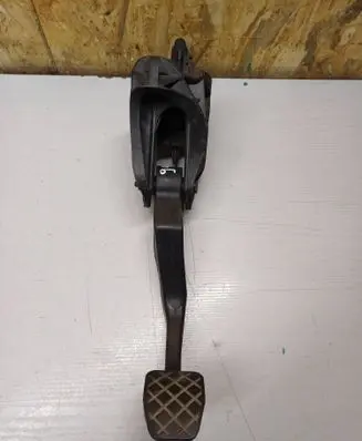 Volkswagen Touran I Clutch pedal 1K0721796E