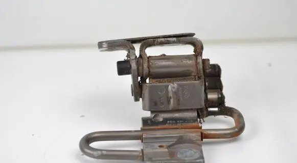 Audi A6 S6 C6 4F Front door lower hinge 8E0831411E