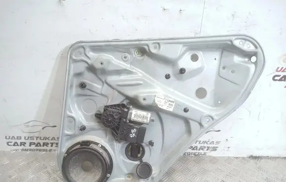Volkswagen PASSAT B5.5 Rear door window regulator with motor 