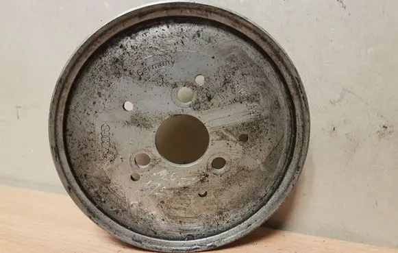 Audi A6 Allroad C5 Power steering pump pulley 059145255