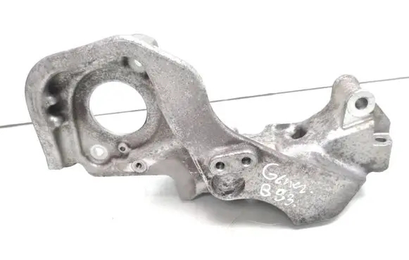 Volvo V40 Generator/alternator bracket 31401103
