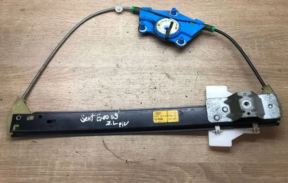 Seat Exeo (3R) Rear window lifting mechanism without motor 8E0839461C