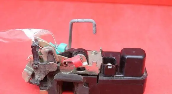 Jeep Grand Cherokee (WJ) Rear door lock
