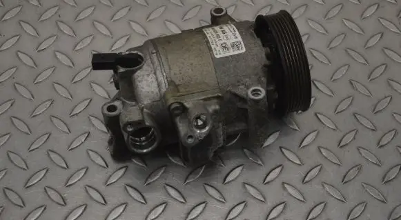 Volkswagen PASSAT B7 Air conditioning (A/C) compressor (pump) 5N0820803E