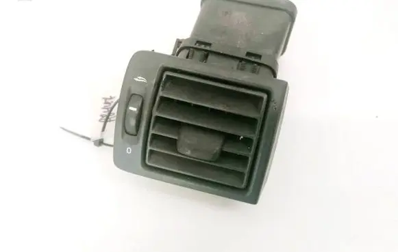 Volvo V50 Dash center air vent grill Y011030