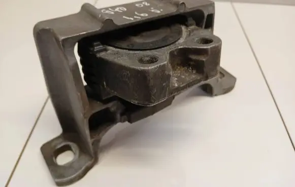Volvo S40 Engine mount bracket 307396