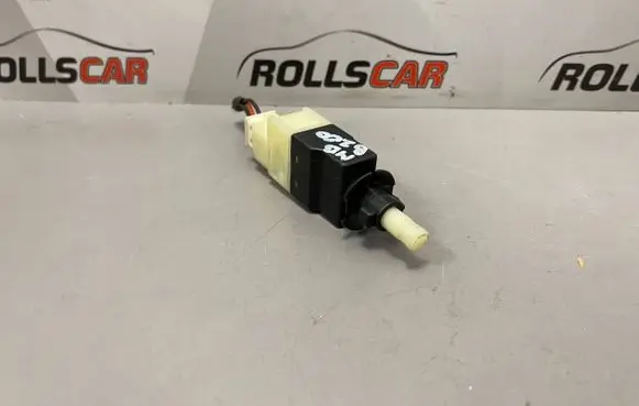 Mercedes-Benz B W245 Brake pedal sensor switch 008622881