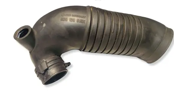Volkswagen PASSAT B5.5 Air intake hose/pipe 8D0129615K