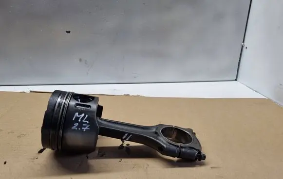 Mercedes-Benz ML W163 Piston with connecting rod R08857