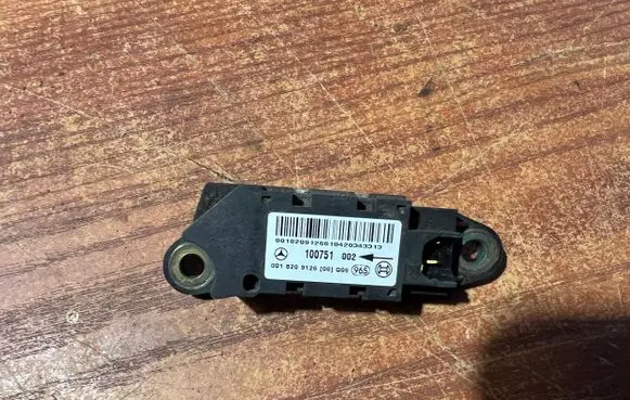 Mercedes-Benz C W203 Airbag deployment crash/impact sensor 0018209126 100751 100751002