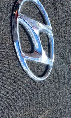 Hyundai Santa Fe Manufacturer badge logo/emblem 863002W000