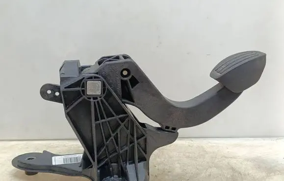 Opel Corsa F Clutch pedal 9824263080 84PX9H3054050 P1008664A