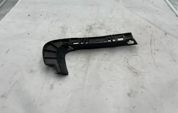 Fender trim (molding)
