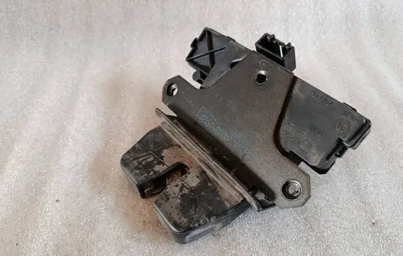 Volvo S40 Tailgate/trunk/boot lock/catch/latch 01041111904 PBTASAGF30