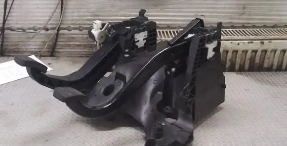 Opel Meriva B Pedal assembly 13362473 8701610