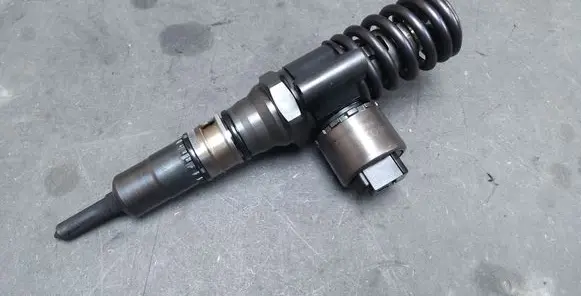 Volkswagen Golf V Fuel injector 03G130073B 100KW