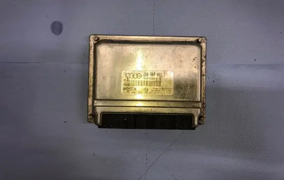 Audi A4 S4 B5 8D Engine control unit/module 8d0907401j