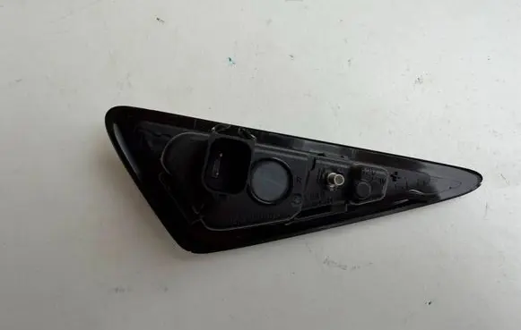 Tesla Model S Plaid Front fender indicator light 158828300D