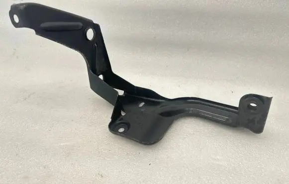 Audi A6 S6 C6 4F Intercooler pipe mounting bracket 4F0145814