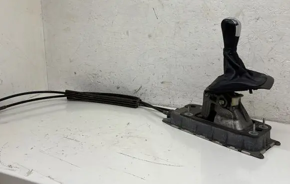 Skoda Octavia Mk2 (1Z) Gear shifter/selector 1K0711049CH
