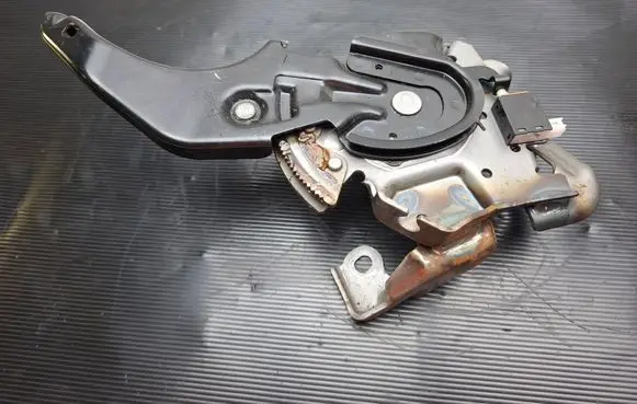 Lexus RX III Hand brake release handle 