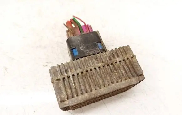 Opel Zafira B Glow plug pre-heat relay 55353011