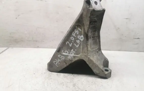 Audi A4 S4 B6 8E 8H Engine mounting bracket 8E0199308A