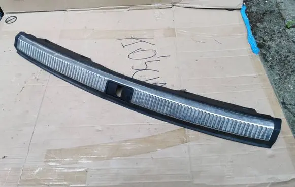 Trunk/boot sill cover protection