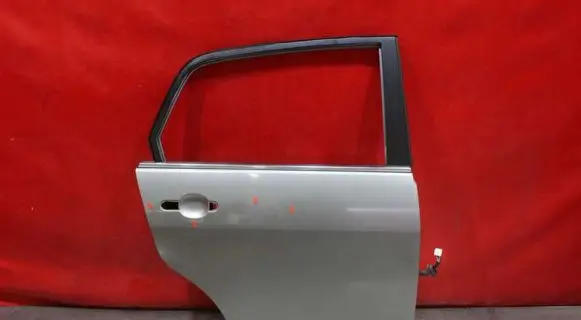Nissan Tiida C11 Rear door