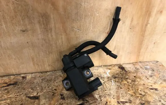 Toyota Auris 150 Vacuum valve 258190R011