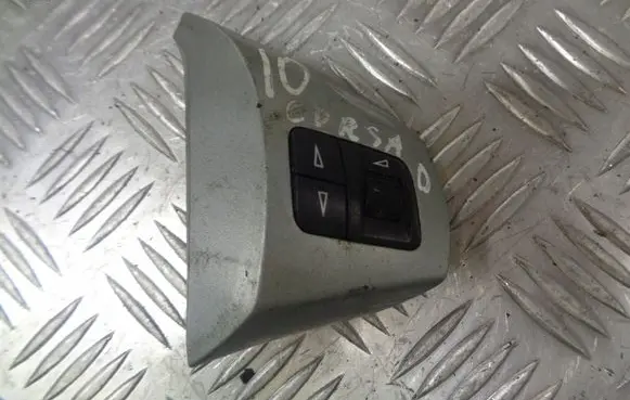 Opel Corsa D Steering wheel buttons/switches 13222332