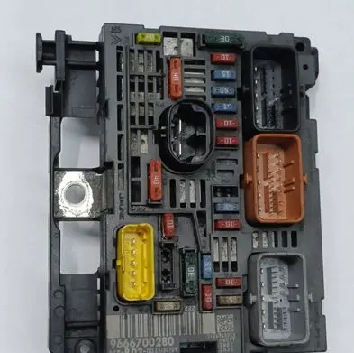 Peugeot Expert Fuse box set 9666700280 BSMR0300 R03