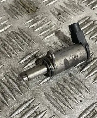 Audi A4 S4 B8 8K Camshaft vanos timing valve 06H103697A