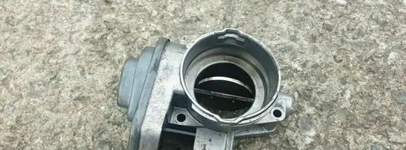 Volkswagen Touran I Throttle valve 038128063G