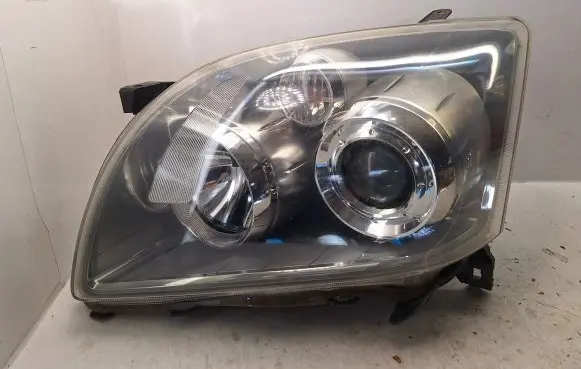 Toyota Avensis T250 Headlight/headlamp 8117005240